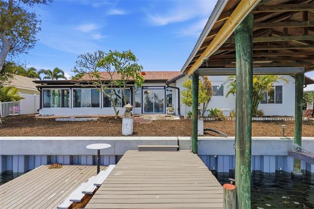 2300 S SHORE DRIVE SE, St Petersburg, FL 33705