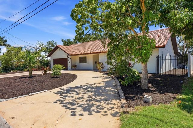 2300 S SHORE DRIVE SE, St Petersburg, FL 33705