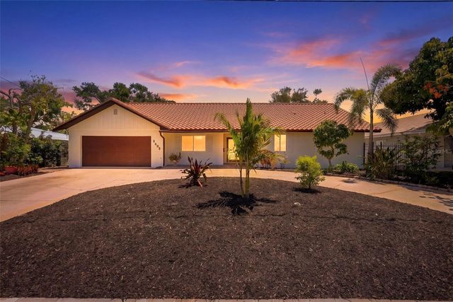 2300 S SHORE DRIVE SE, St Petersburg, FL 33705