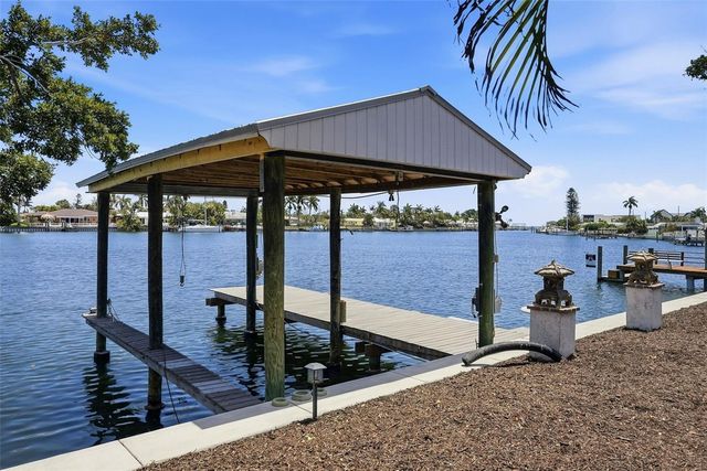 2300 S SHORE DRIVE SE, St Petersburg, FL 33705