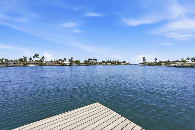 2300 S SHORE DRIVE SE, St Petersburg, FL 33705