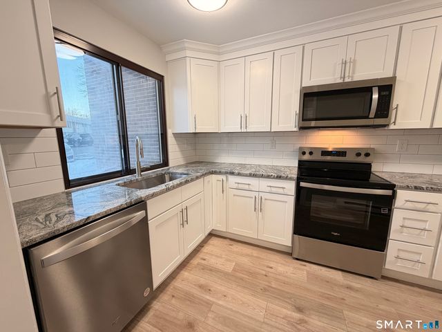 9 Willow Court 9, Cromwell, CT 06416