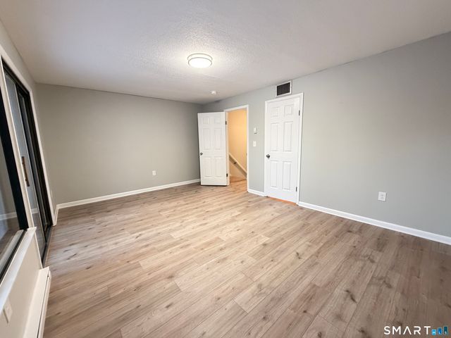 9 Willow Court 9, Cromwell, CT 06416