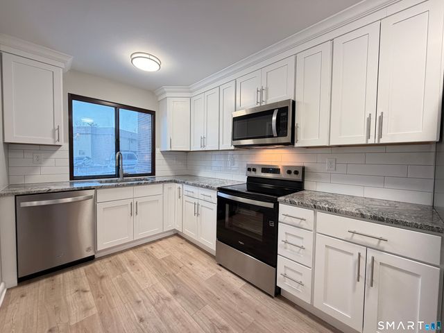 9 Willow Court 9, Cromwell, CT 06416