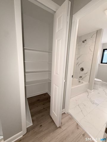 9 Willow Court 9, Cromwell, CT 06416