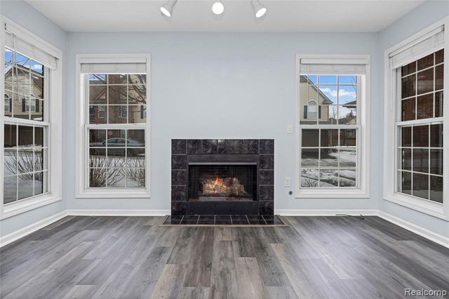 28139 Carlton Way Drive, Novi, MI 48377