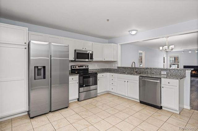 28139 Carlton Way Drive, Novi, MI 48377