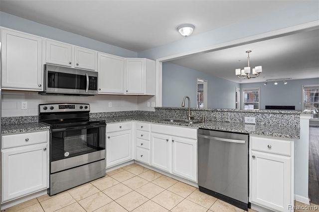 28139 Carlton Way Drive, Novi, MI 48377