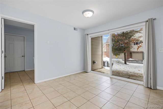 28139 Carlton Way Drive, Novi, MI 48377