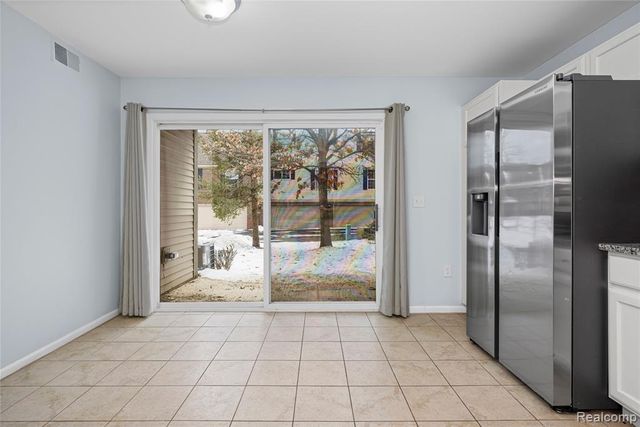 28139 Carlton Way Drive, Novi, MI 48377