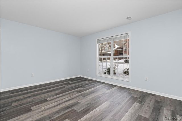 28139 Carlton Way Drive, Novi, MI 48377