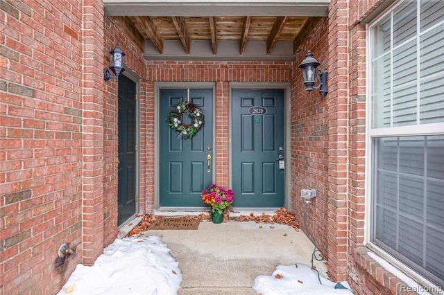 28139 Carlton Way Drive, Novi, MI 48377