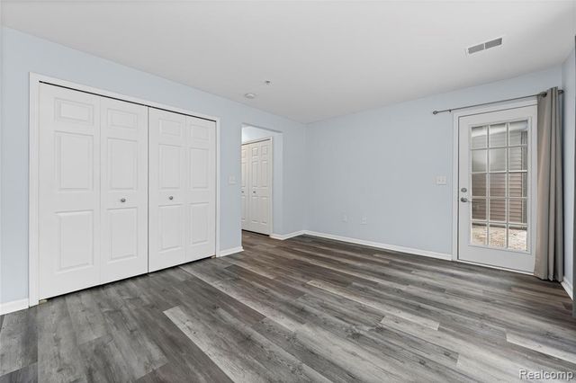 28139 Carlton Way Drive, Novi, MI 48377