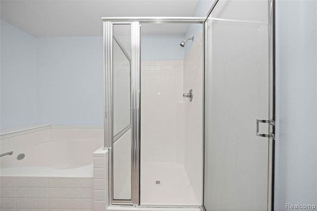 28139 Carlton Way Drive, Novi, MI 48377