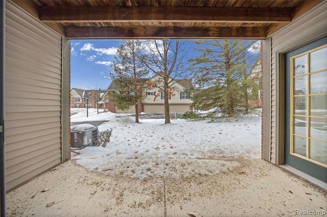 28139 Carlton Way Drive, Novi, MI 48377