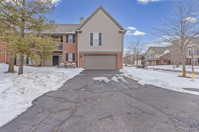 28139 Carlton Way Drive, Novi, MI 48377