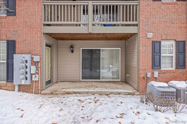 28139 Carlton Way Drive, Novi, MI 48377