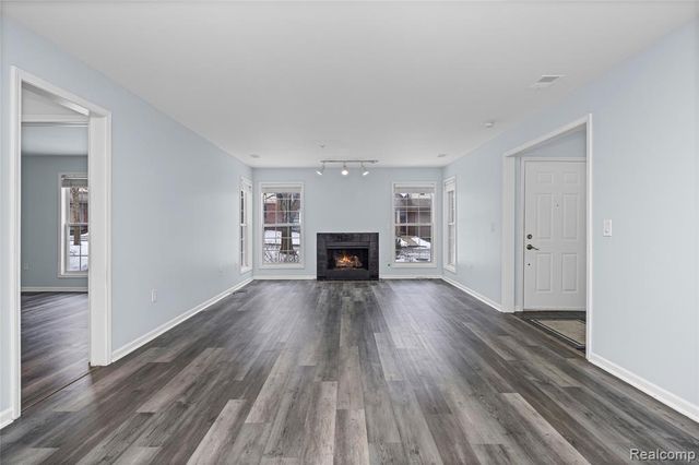 28139 Carlton Way Drive, Novi, MI 48377