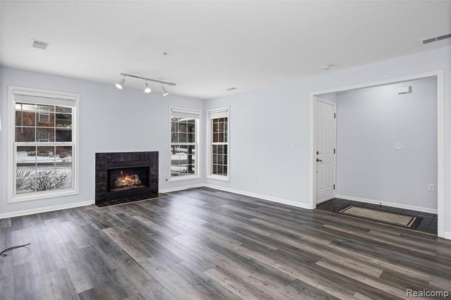 28139 Carlton Way Drive, Novi, MI 48377