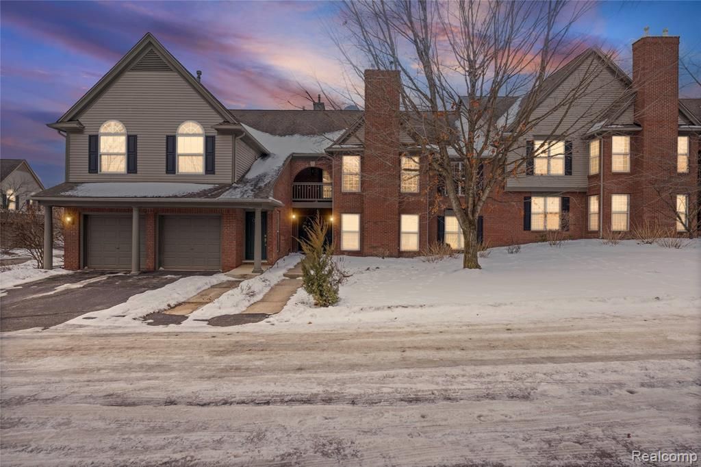 28139 Carlton Way Drive, Novi, MI 48377