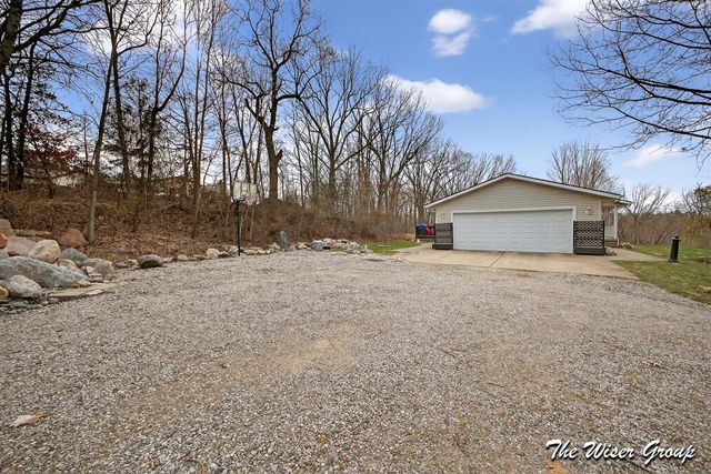 2713 Hillcrest Drive, Ionia, MI 48846