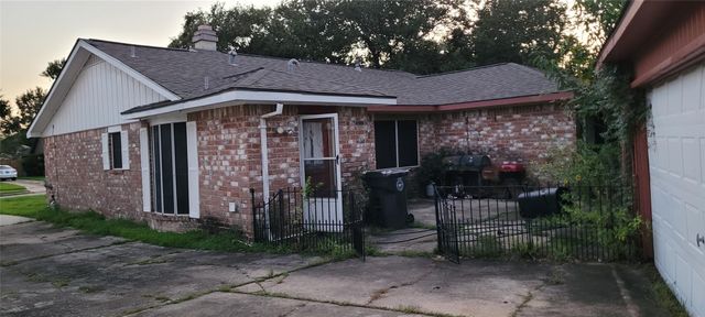 1538 Briarbank Drive, Sugar Land, TX 77498