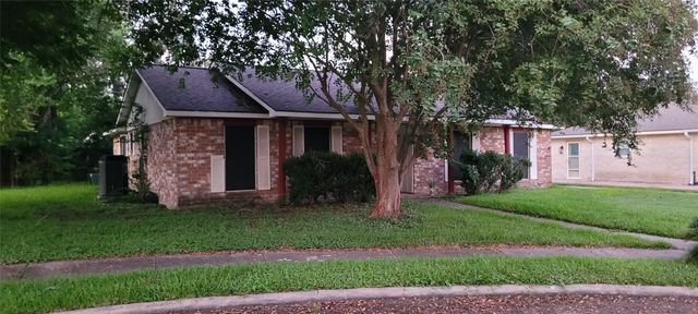 1538 Briarbank Drive, Sugar Land, TX 77498