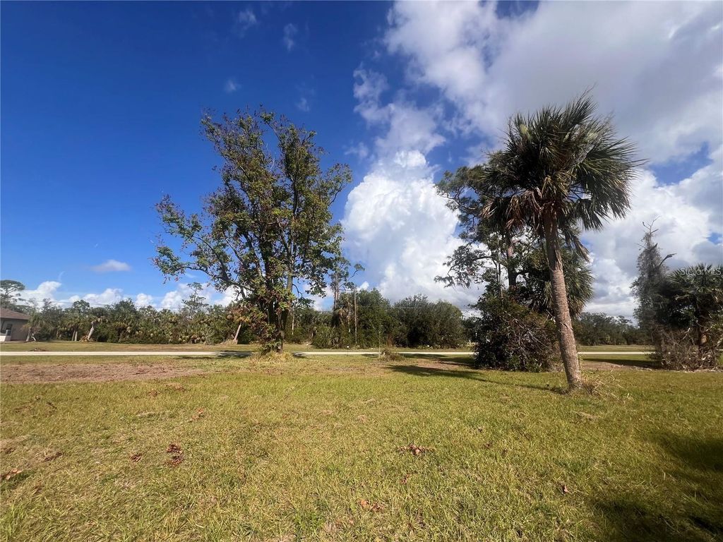 Image 5 of property listing at 16810 ACAPULCO ROAD, Punta Gorda, FL 33955
