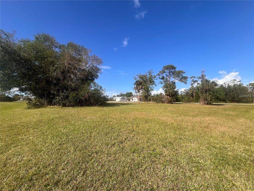 Image 8 of property listing at 16810 ACAPULCO ROAD, Punta Gorda, FL 33955