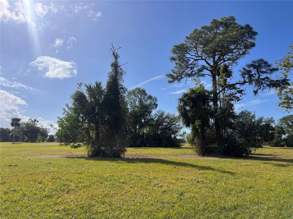 Image 9 of property listing at 16810 ACAPULCO ROAD, Punta Gorda, FL 33955