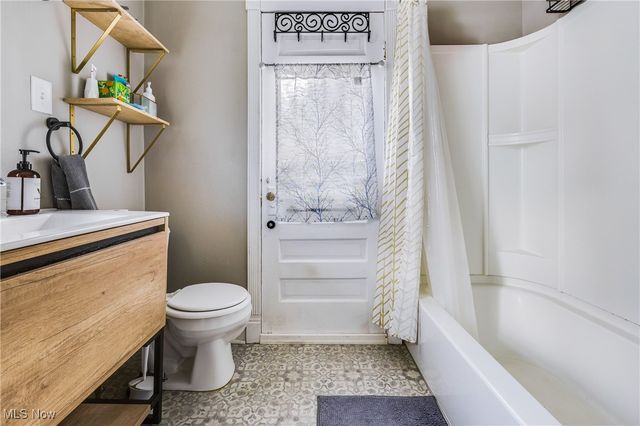 719 Robbins Avenue, Niles, OH 44446