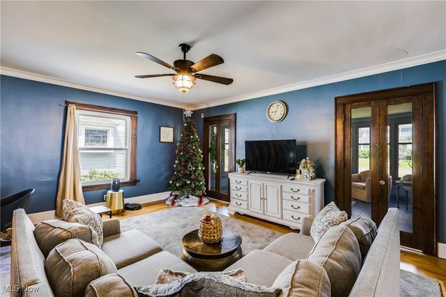 719 Robbins Avenue, Niles, OH 44446