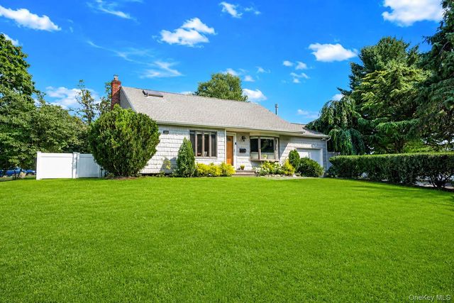 1 Rutgers Street, Smithtown, NY 11787