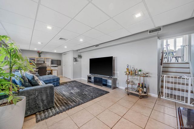 1 Rutgers Street, Smithtown, NY 11787