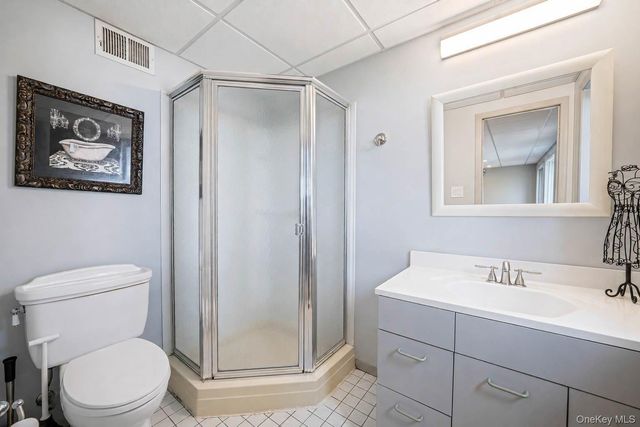 1 Rutgers Street, Smithtown, NY 11787