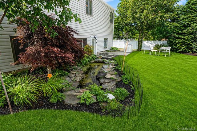 1 Rutgers Street, Smithtown, NY 11787