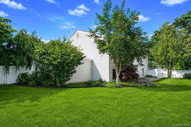 1 Rutgers Street, Smithtown, NY 11787