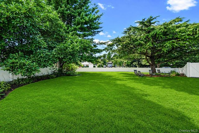 1 Rutgers Street, Smithtown, NY 11787