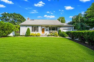 1 Rutgers Street, Smithtown, NY 11787
