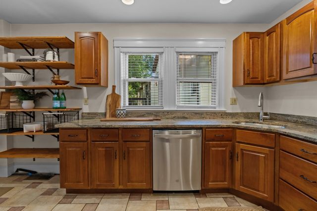 88-90 Auburn St 90, Newton, MA 02466