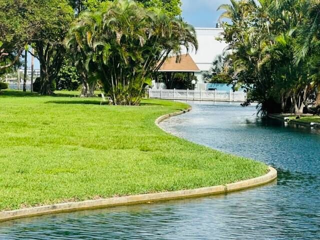 890 N Federal Highway 101, Lantana, FL 33462