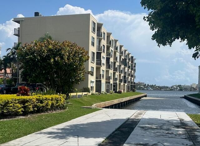 890 N Federal Highway 101, Lantana, FL 33462