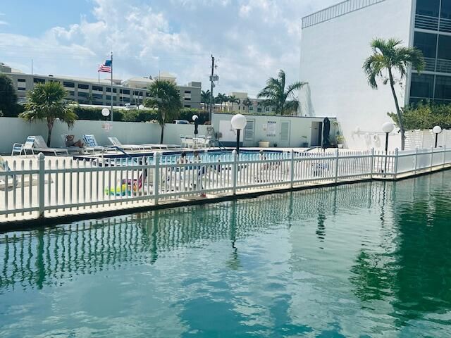 890 N Federal Highway 101, Lantana, FL 33462