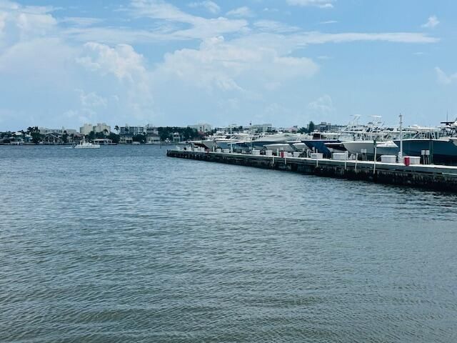 890 N Federal Highway 101, Lantana, FL 33462