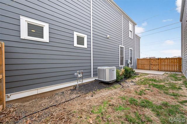 3261 Simeon Bunker Street, St Charles, MO 63301