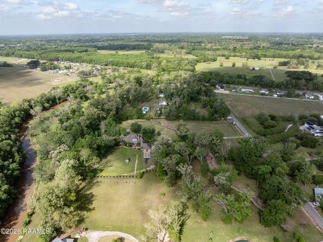 70 Mcveigh Road, Arnaudville, LA 70512