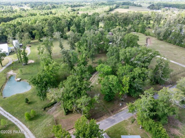 70 Mcveigh Road, Arnaudville, LA 70512