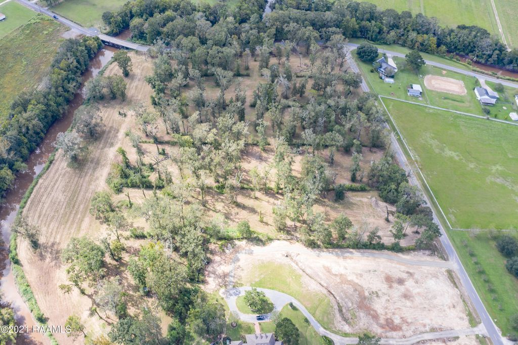 70 Mcveigh Road, Arnaudville, LA 70512