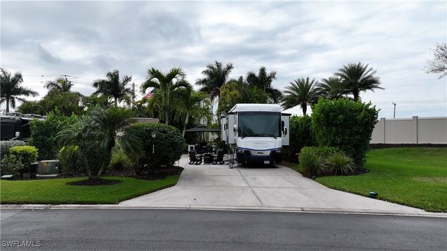 4628 Southern Breeze DR, Naples, FL 34114