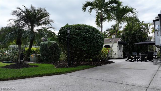 4628 Southern Breeze DR, Naples, FL 34114
